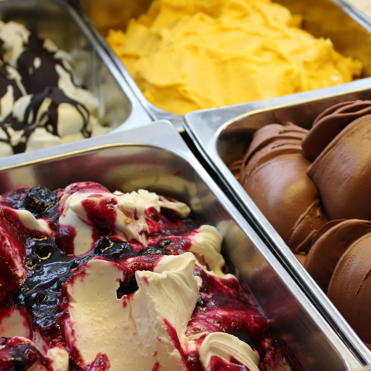 Veganes Eis, verschiedene Sorten nach Saison